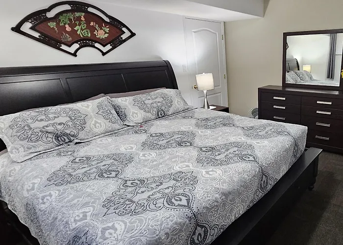 Comfy King Bed, Large Private Basement Suite, Smart Tv In Penticton- City Of Peaches And Beaches