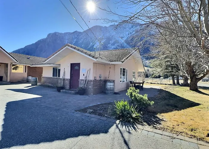 Taurean Vines Guest House