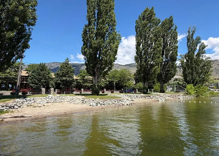 Lakefront Townhouse Family Complex, Popular Wine Country And The Best Golfing
