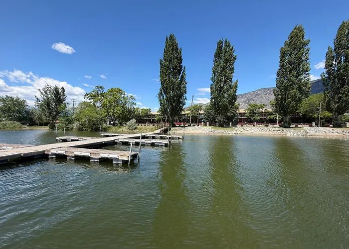 Lakefront Townhouse Family Complex, Popular Wine Country And The Best Golfing